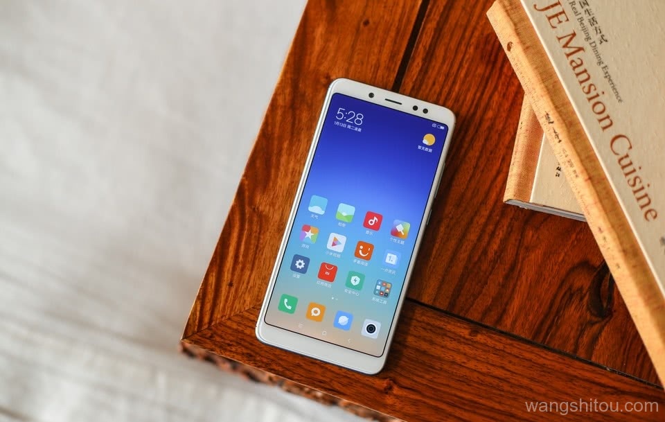 荣耀8C vs 红米Note5，本以为是个王者，没想到却是个青铜！