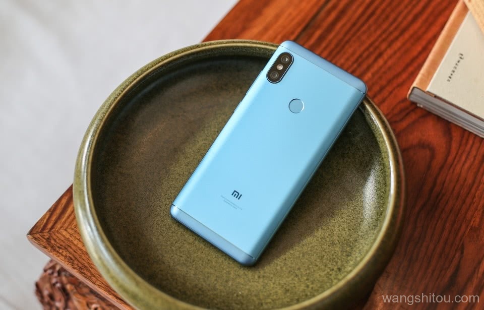 荣耀8C vs 红米Note5，本以为是个王者，没想到却是个青铜！