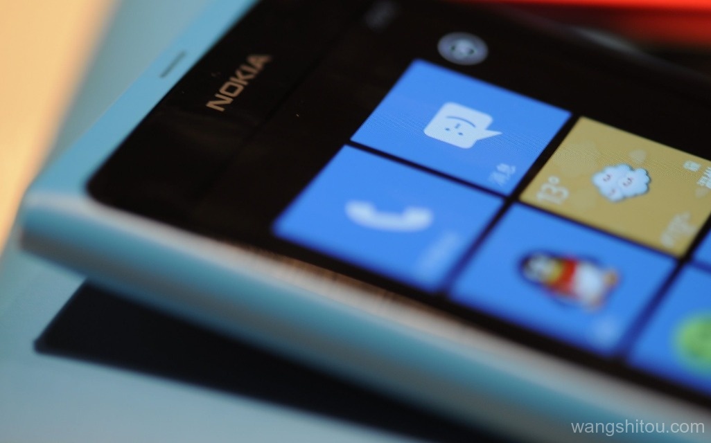 Lumia未绝！微软突然放出大招，双面屏手机要来了？